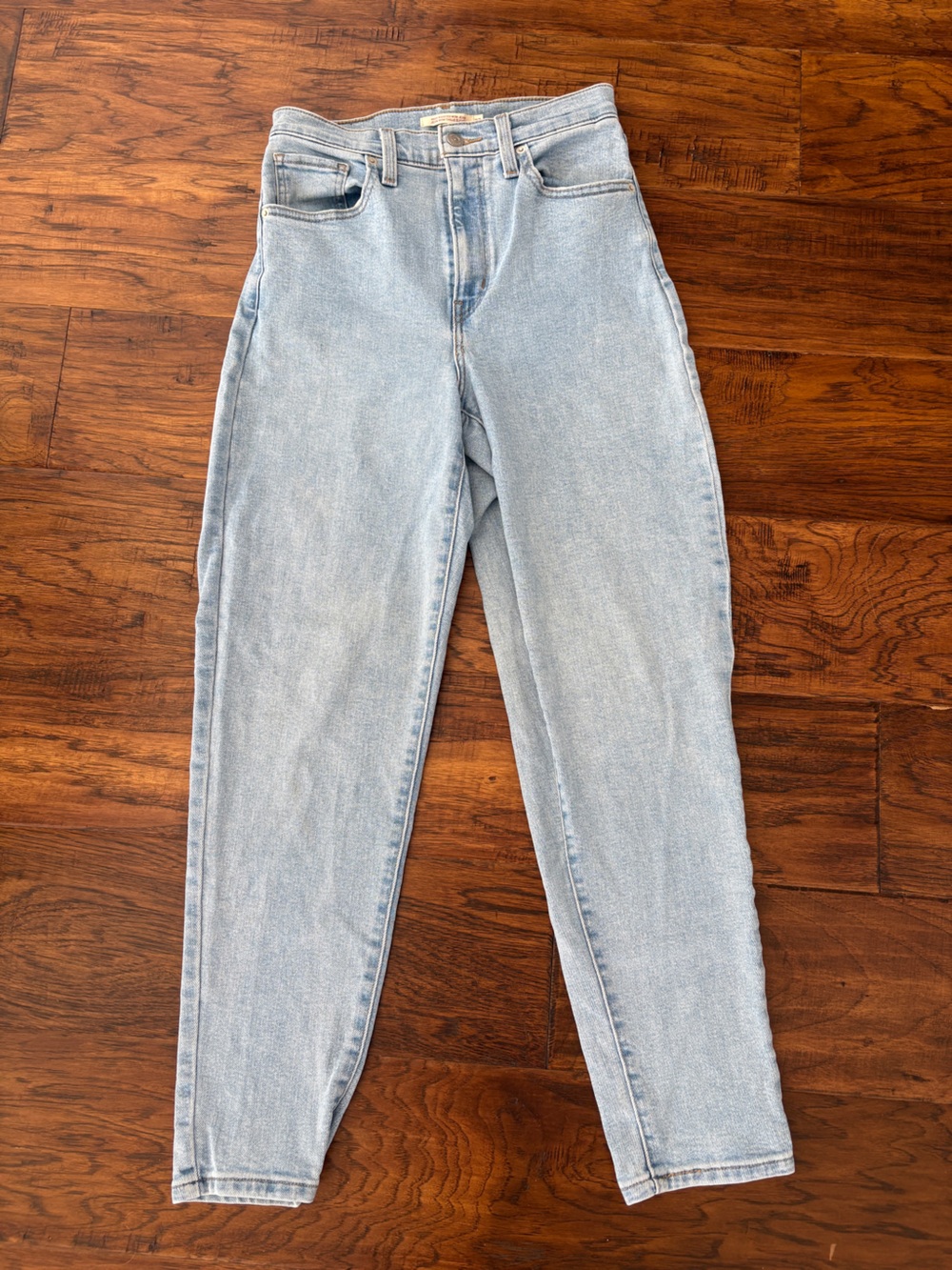 Levi’s High Waisted Mom Jean Size 27